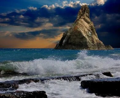 Скала в море