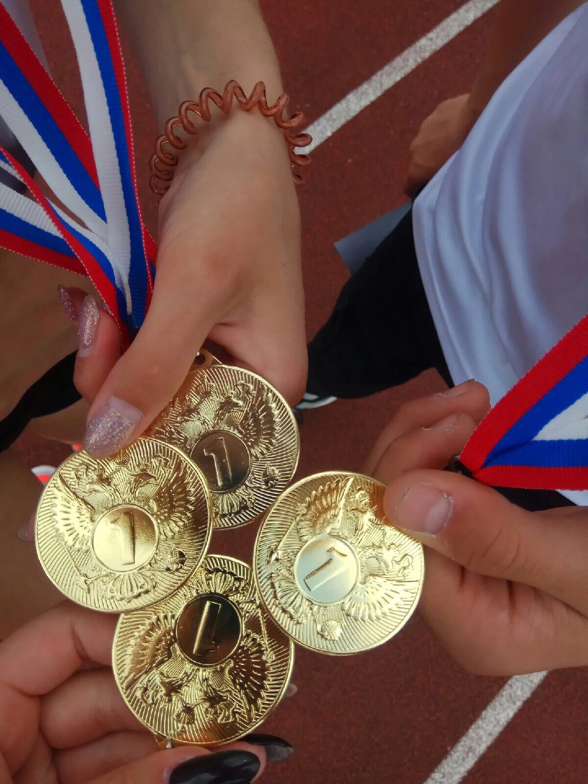 4 medals. Золотая медаль. Золотая медаль легкая атлетика. Медали спортивные. Золотая медаль по боксу.