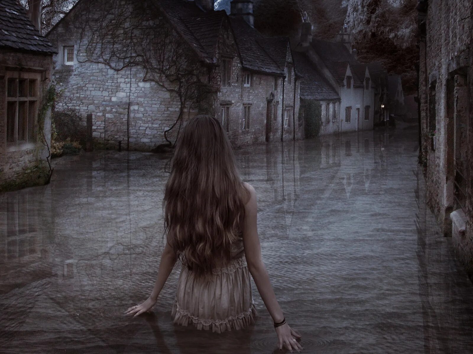 Таинственная деревня 2. Ведьма воды. Загадочная деревня. Фотосессия девушка в деревне мистическое. Вода мистика.