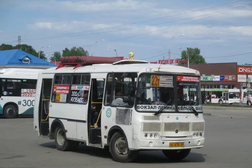 Автобус кемерово плотниково. ПАЗ Кемерово 22т Кемерово. Автобус Кузбасс. Транспорт Кузбасса. 300 Лет Кузбасс на автобусе.