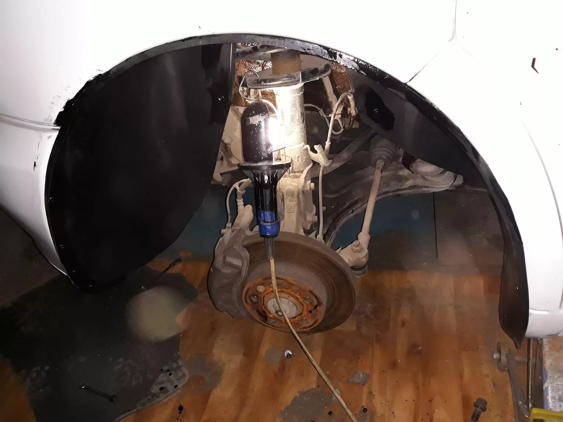 Защита арок колес ваз 2110. Установка защиты арок. Задние подкрылки шевроле ланос. Защита задних арок lt35. Установка защиты арок.