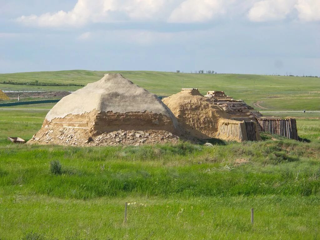 Аркаим южный урал. Город аркаим информация. Древний город аркаим в челябинской области. Древнее поселение аркаим. Город аркаим информация.