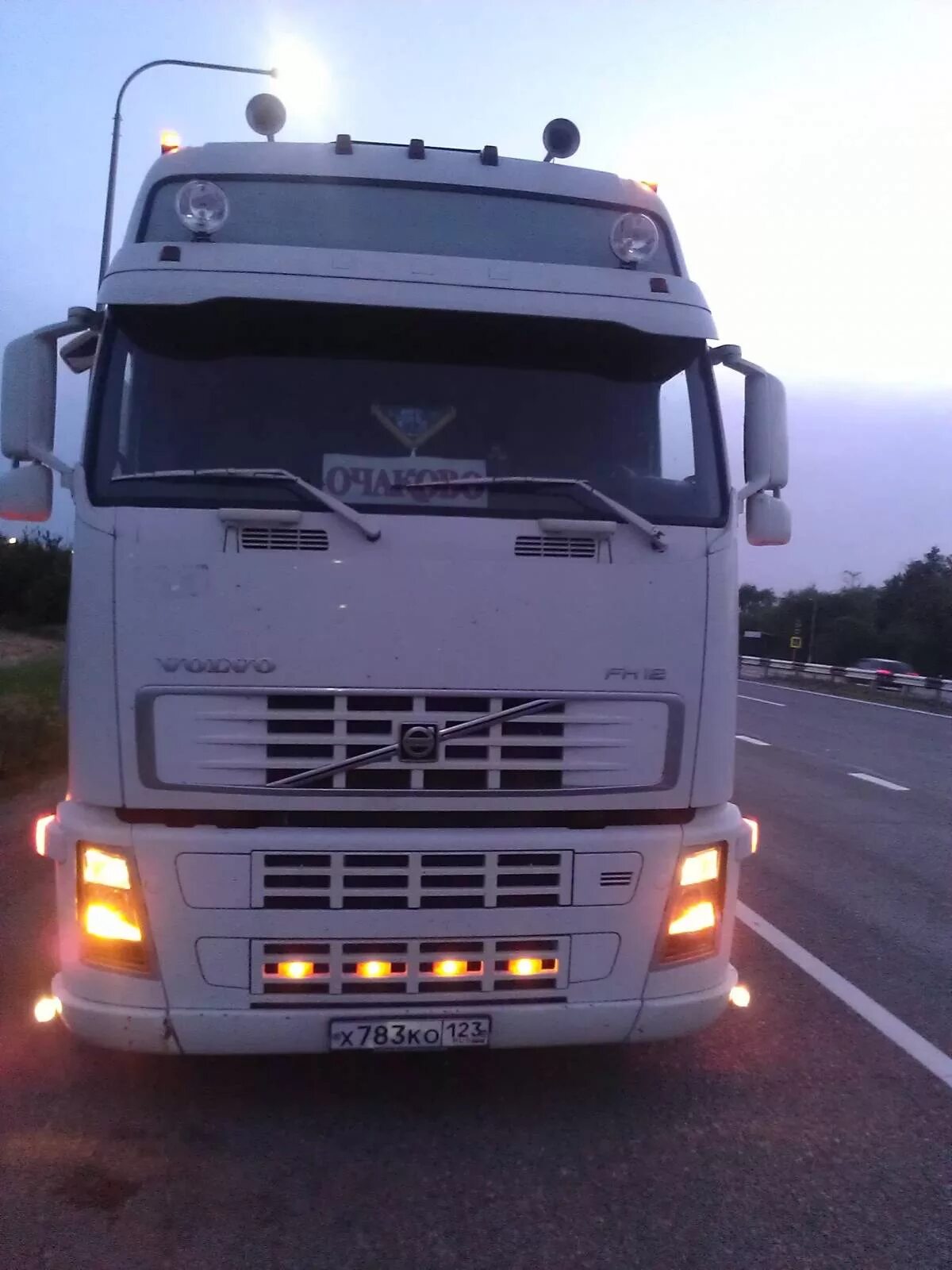 Свет volvo fh. Фура Вольво fh12. Volvo fh12 2005. Грузовик Вольво fh12. Volvo fh12 2007.