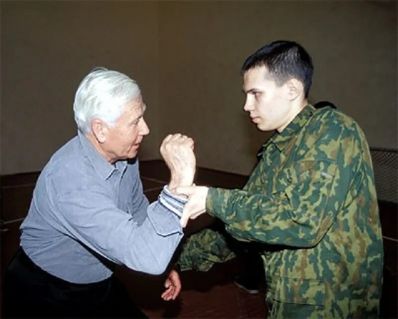 кадочников русский рукопашный бой. кадочников рукопашный бой. рукопашный стиль кадочникова. русский рукопашный бой система кадочникова. русский стиль рукопашного боя кадочникова.