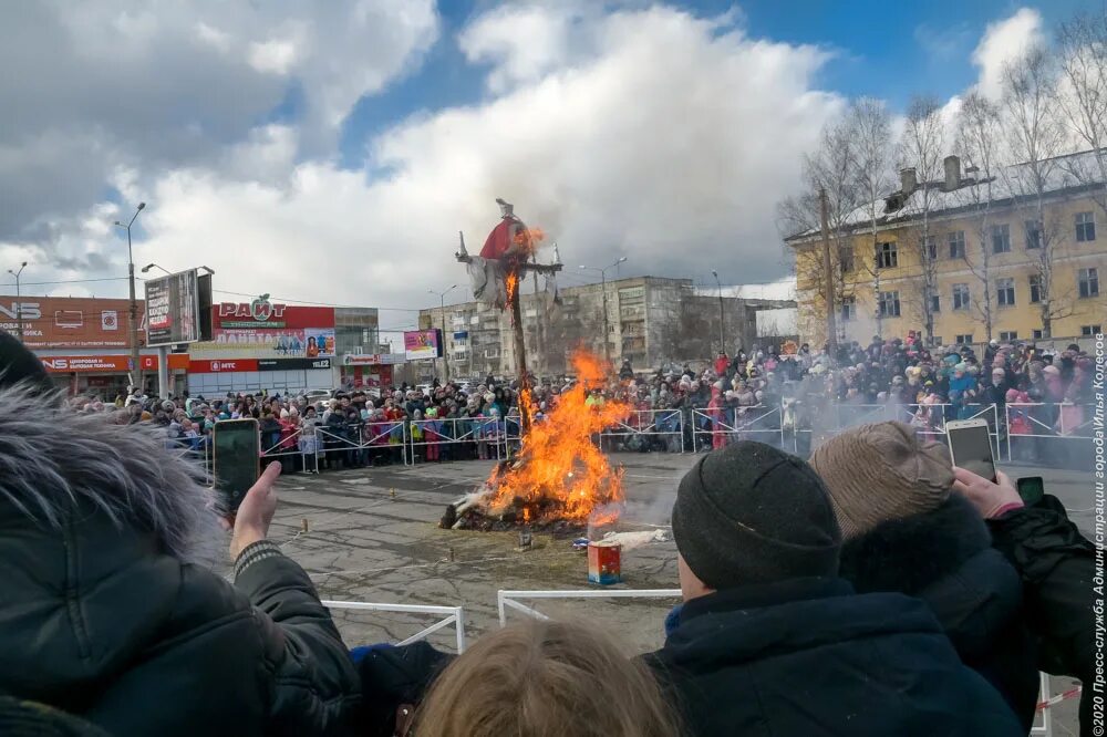 Праздник в нижнем сегодня. Нижний тагил праздник. масленица в парке бондина нижний тагил. масленица в бондина нижний тагил. масленица в нижнем тагиле.