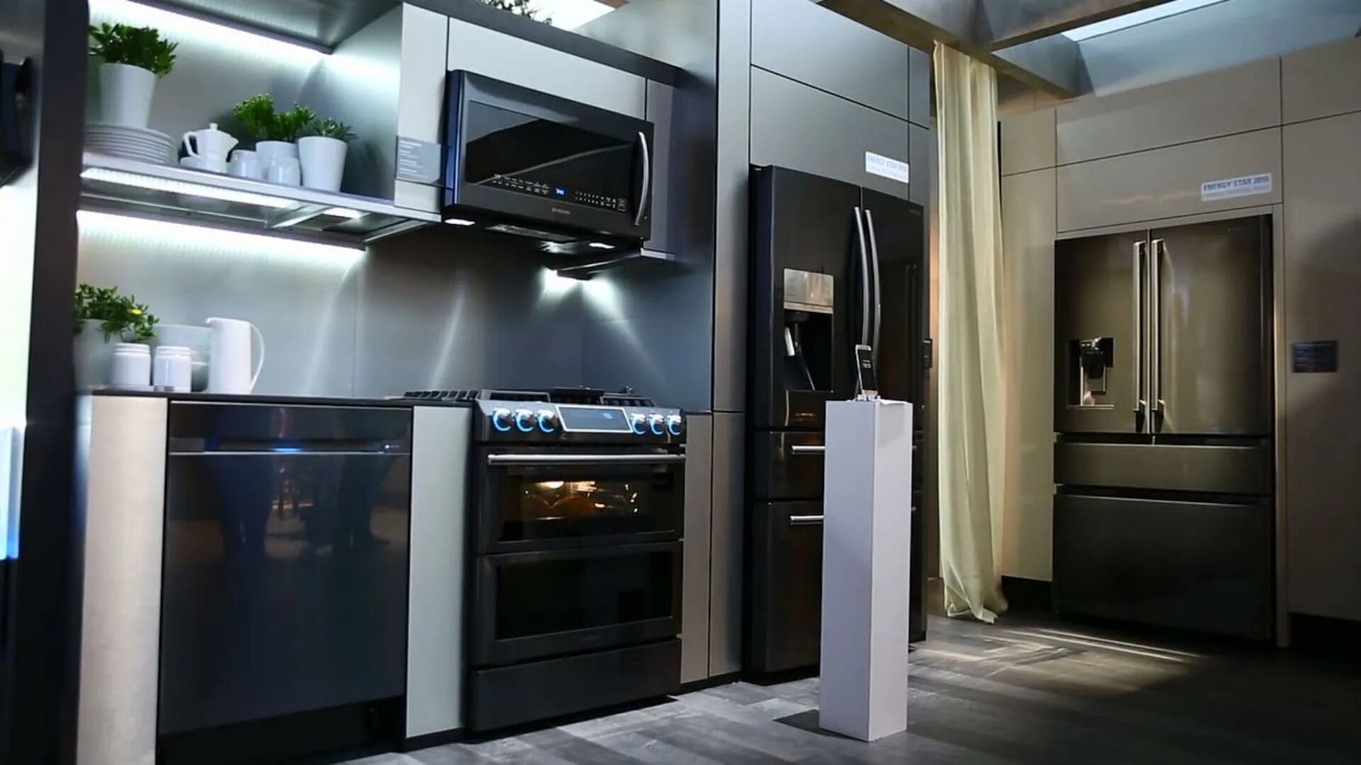 Бытовая техника для кухни 2024. Samsung Home Appliances. Встроенная техника для кухни. Бытовая техника в интерьере кухни. Встраиваемая бытовая техника для кухни Samsung.