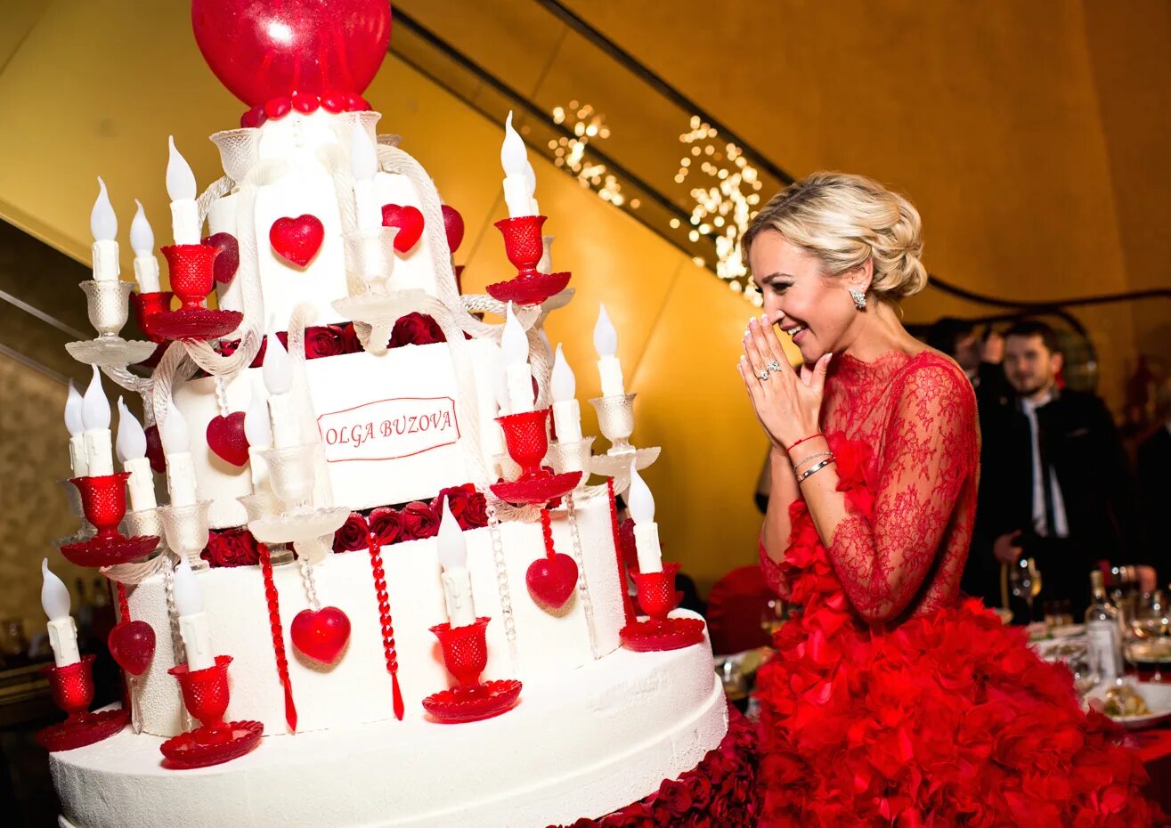 Кондитер ведущий ренат агзамов. Кондитер бадди валастро. Шоу рената агзамова кондитер. Ренат агзамов торты шоу кондитер. Бадди валастро король кондитеров.