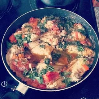 Чахохбили из курицы в казане на плите
