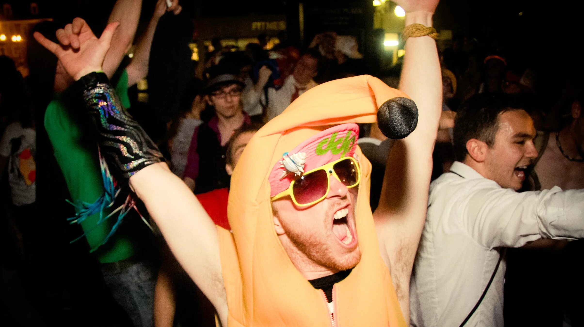 тематические вечеринки. стильная вечеринка. кто был на головой вечеринке. кто был на головой вечеринке. рейверы молодежная субкультура.