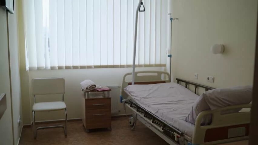 Больничная палата. Окно в больнице. Больничная кровать. Палата в больнице. Красивая палата в больнице.