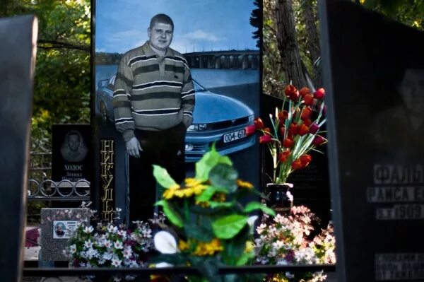 игорь бурилин могила киселевск. криминальный авторитет. михаил круг и саша север. жизнь криминальных авторитетов. солнцевская опг.