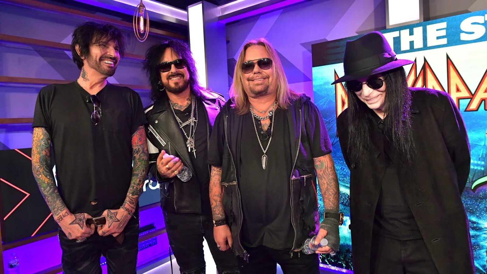 Motley crue. Группа mötley crüe. Motley crue. Motley crue. Vince neil.