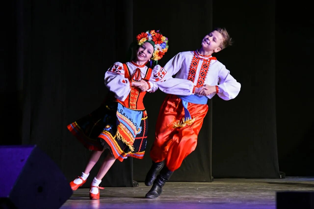 Ансамбль танца калинка барнаул. Немцы танцуют под калинку. Ансамбль калинка барнаул. Калинка танцы москва. Калинка барнаул.