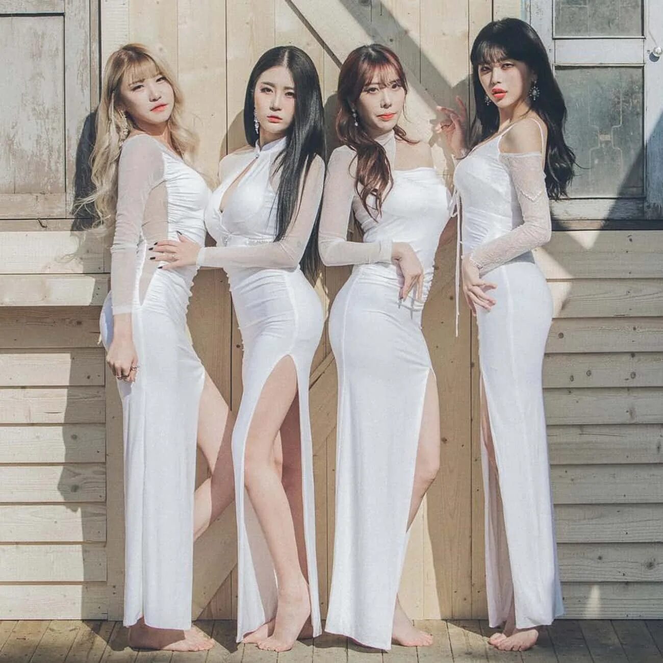 Девушка мечты группа. Гёрлз элауд. Девушки мечты мюзикл постер. Известные e girl самые. Дубцова группа девочки.