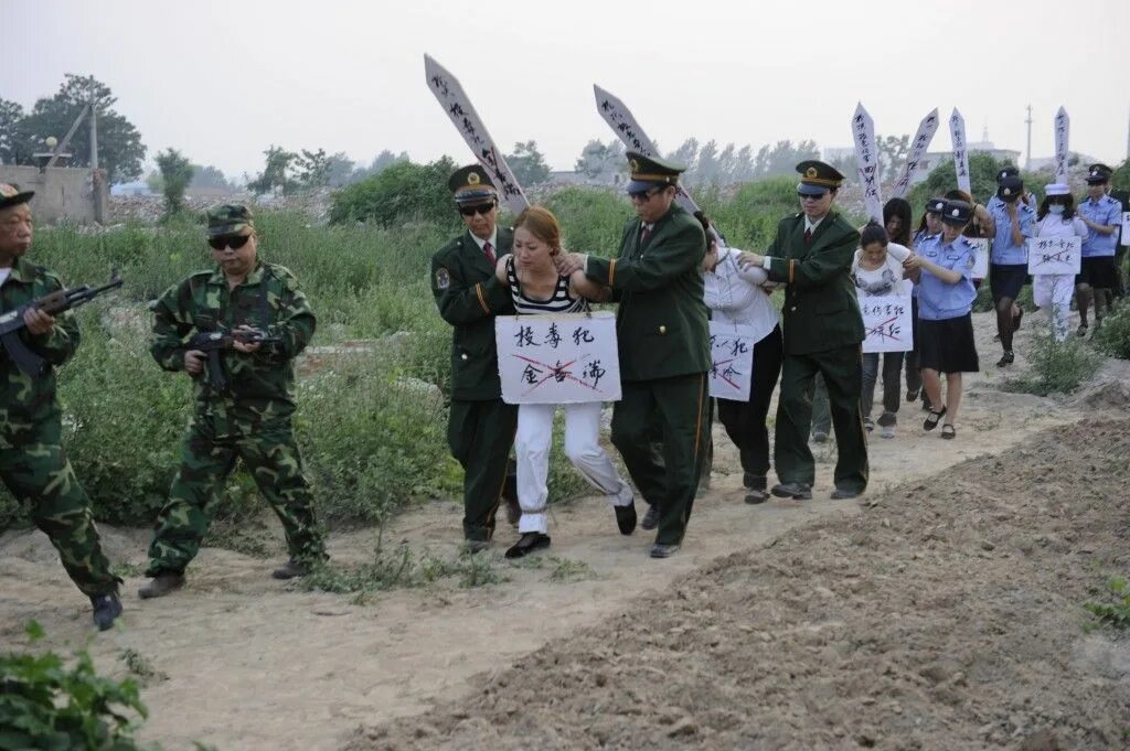 Обезглавливание девушек. User execution. User execution. User execution. Паравиртуализация.