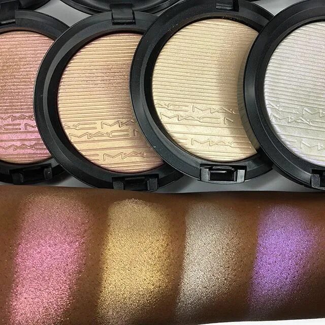 Mirror mac. Пудра mac extra dimension skinfinish. хайлайтер mac extra dimension skinfinish. mac extra dimension skinfinish show gold. mac show gold хайлайтер.