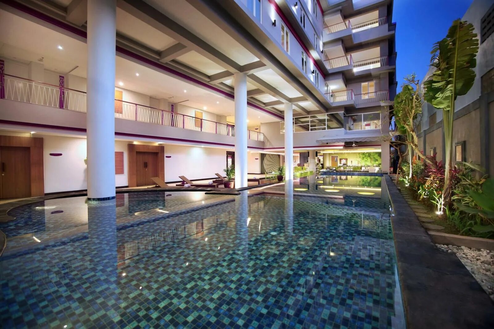 Феодосия лайм кафе. Favehotel sunset seminyak 3*. Fave sunset seminyak. Hotel zeilan sunset point. Favehotel sunset seminyak.