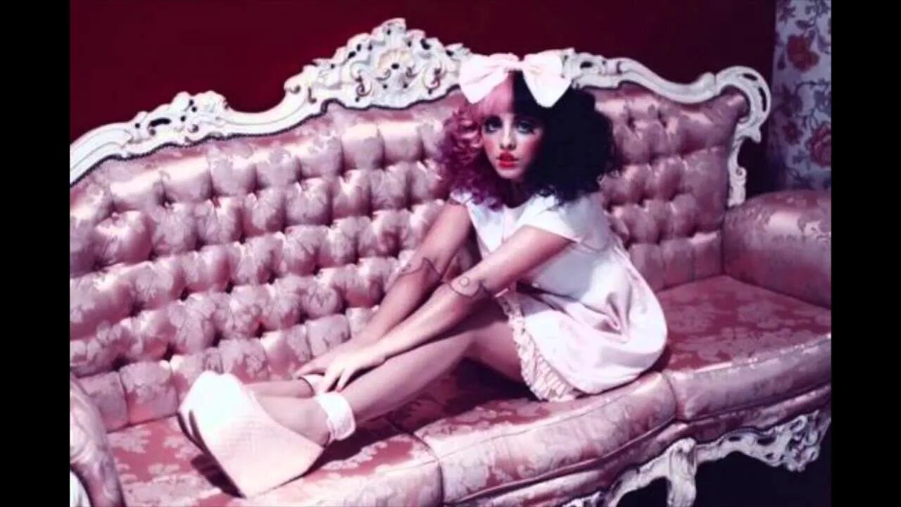 Melanie martinez. Melanie martinez 2022. Мелани мартинес. Dollhouse the weekend перевод. Dollhouse the weekend перевод.