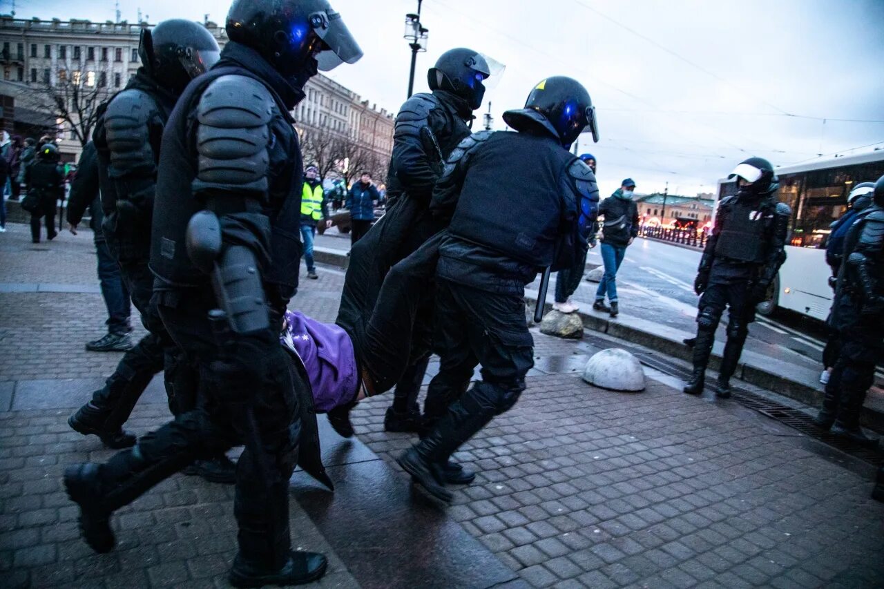 Питер 21 апреля митинг. Штаб Навального в Петербурге. Санкт Петербург город ценностей темы. Митинг в питере 2024