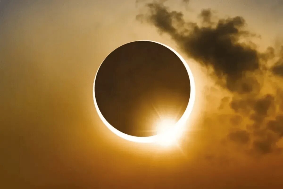 Какого цвета луна и солнце. Солнечное затмение 30 апреля 2022. Солнечное затмение (Solar Eclipse) томат. Солнечное лунное затмение затмение 2022 года. Солнечное затмение 2022 в Ростове.