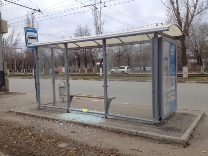 Остановки черкесск. Остановки Саратов. Вандалы автобусная остановка. СНИИМ Саратов остановка. Автобусная остановка Саратов.