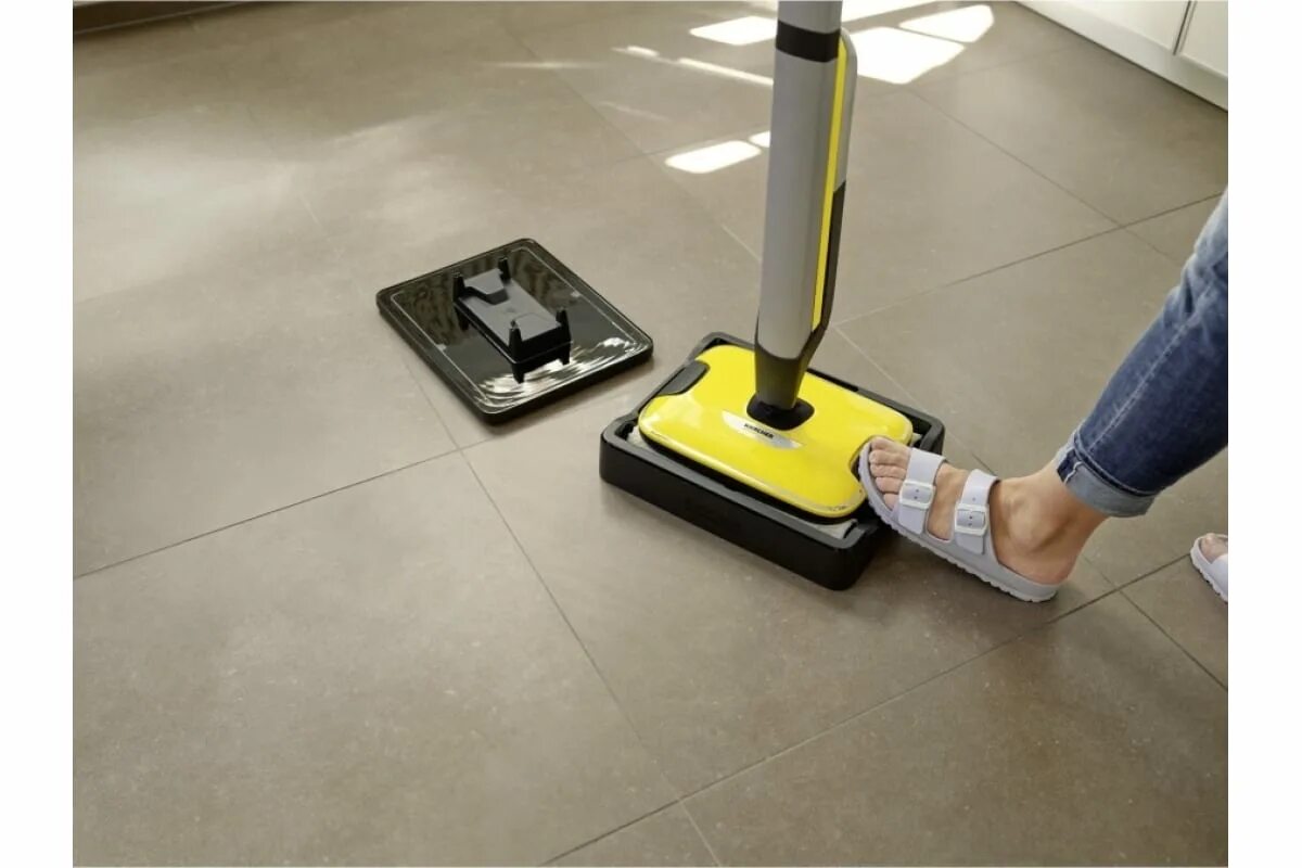 Karcher fc7 купить. Электрошвабра Karcher fc7. Karcher FC 7 Cordless. FC 7 Cordless Керхер. Швабра Karcher fc7.