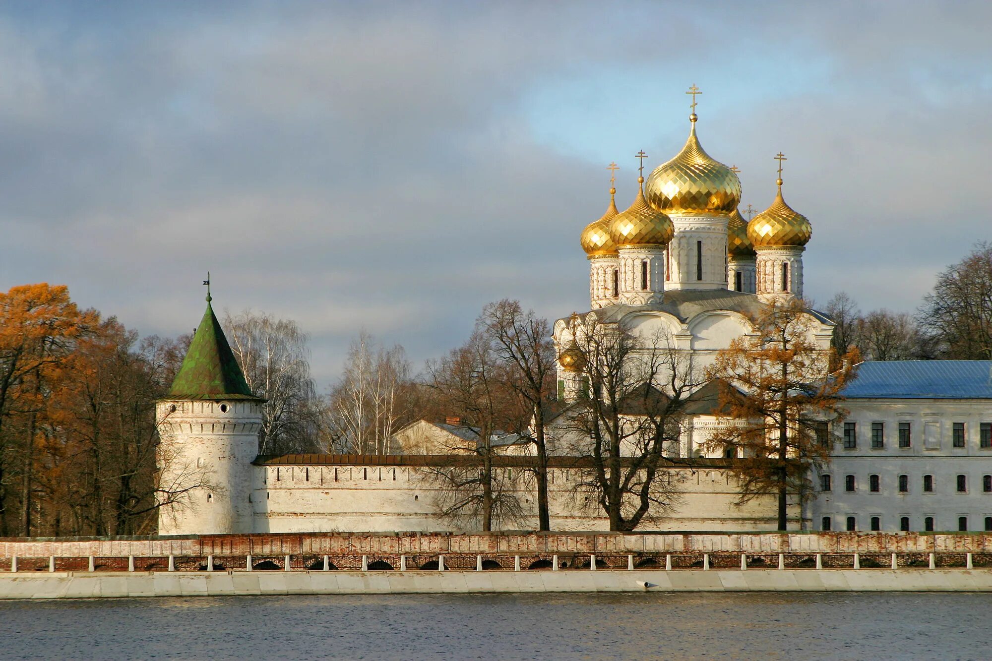 Ипатьевский монастырь Кострома. Свято-Троицкий Ипатьевский монастырь. Монастырь Ипатия Кострома. Свято-Троицкий Ипатьевский монастырь в Костроме. Ипатьевский монастырь сайт