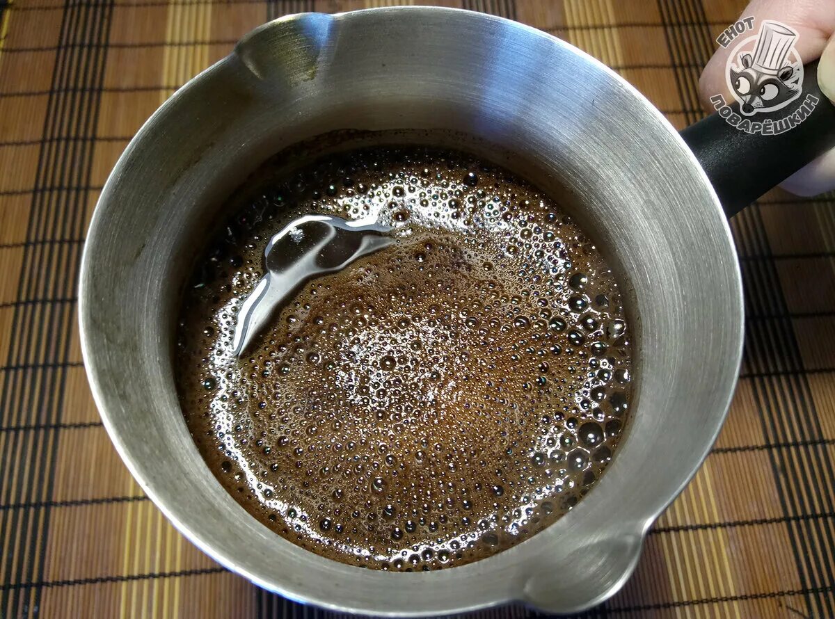 Кофе кипит. Кофе по мароккански. Кипение кофе. Специи для кофе.
