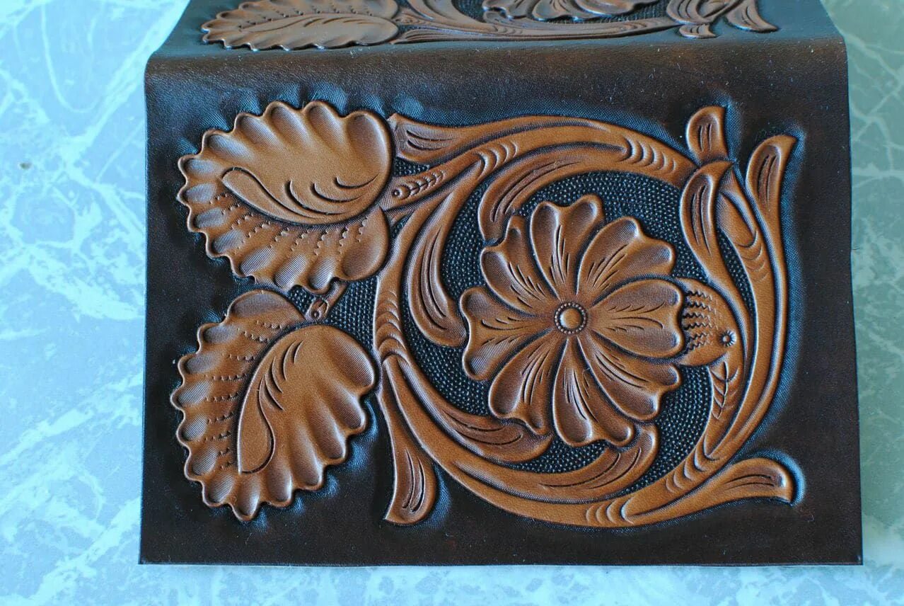 Шаблоны для тиснения на коже. Портмоне из натуральной кожи с тиснением. Тиснение на коже в стиле. Блокнот из кожи с тиснением. Блокнот из кожи с тиснением.