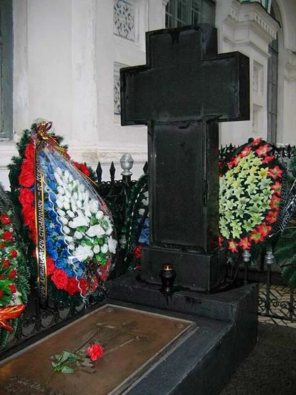 Могила петра столыпина в киеве. Где похоронен столыпин. Могила петра столыпина в киево-печерской лавре. Могила петра столыпина в киево-печерской лавре. А.