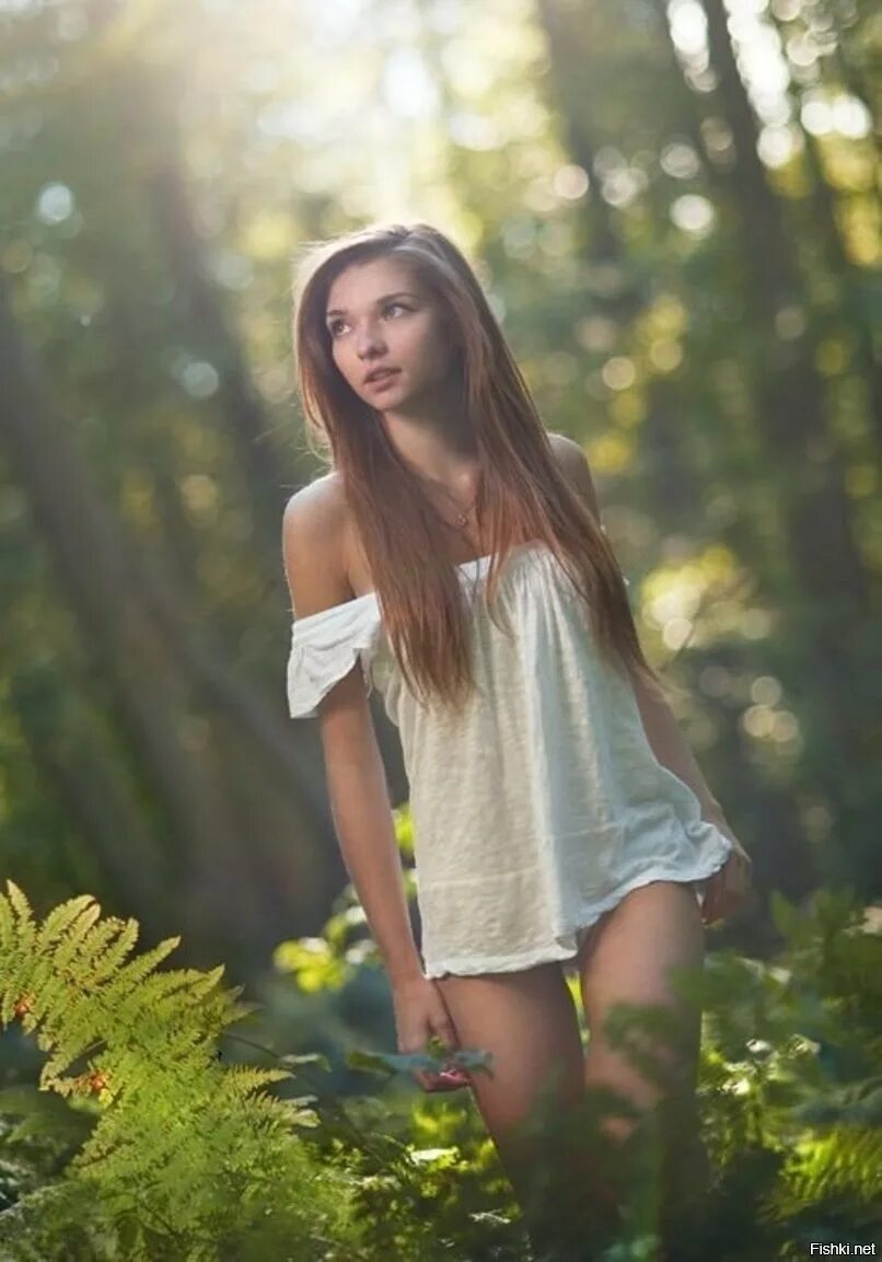 Видео молодые стеснительные. Молодая девушка. Красивые девочки подростки. Девочка на природе. Девушка в лесу.