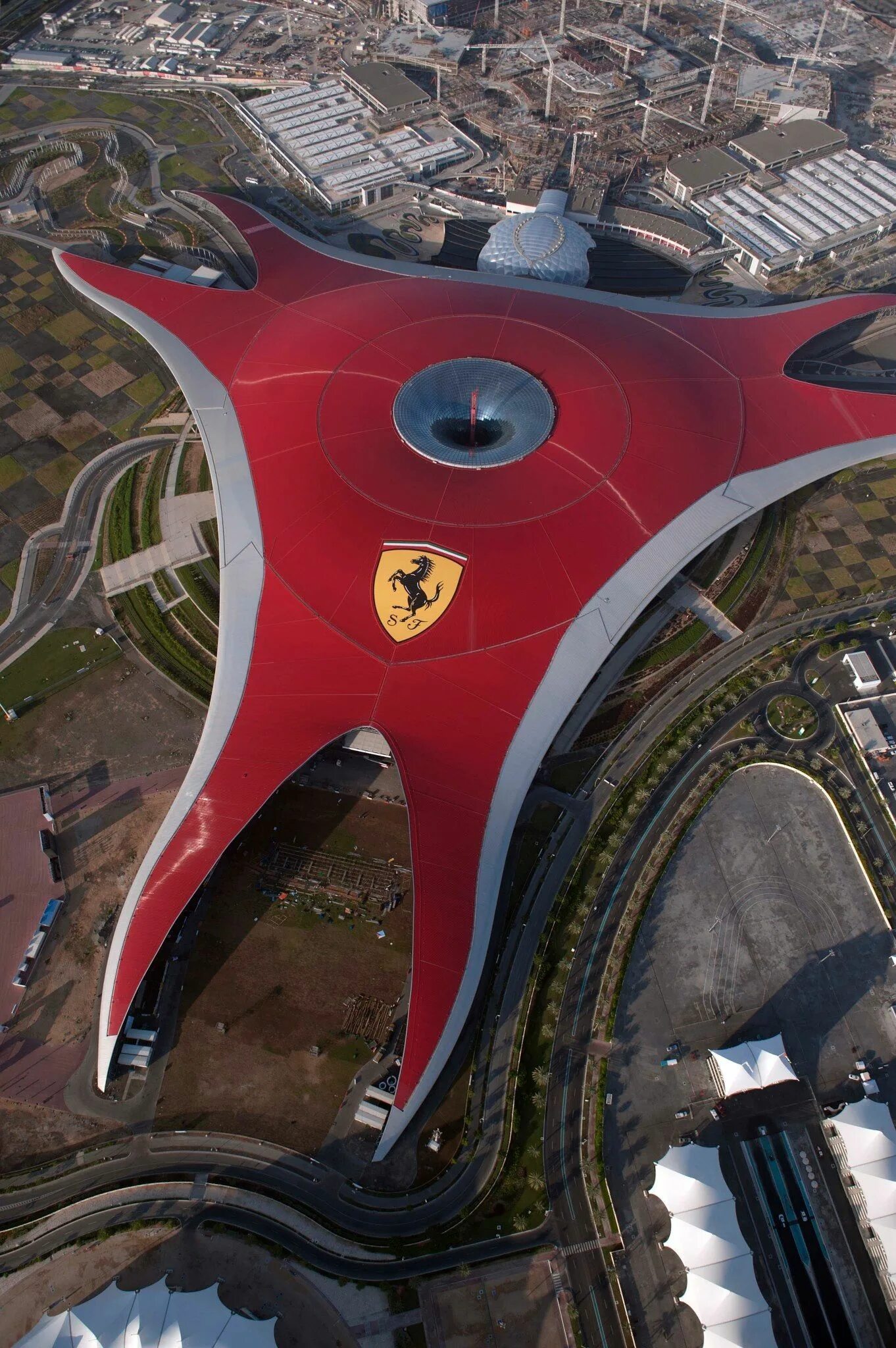 Музей феррари в абу даби. Тематический парк ferrari world (абу-даби). Феррари парк абу даби. Феррари парк дубай горки. Феррари парк абу даби аттракционы.