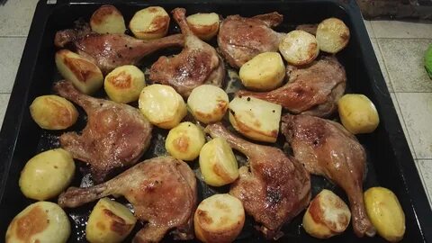 Запекание окорочков с картошкой в духовке