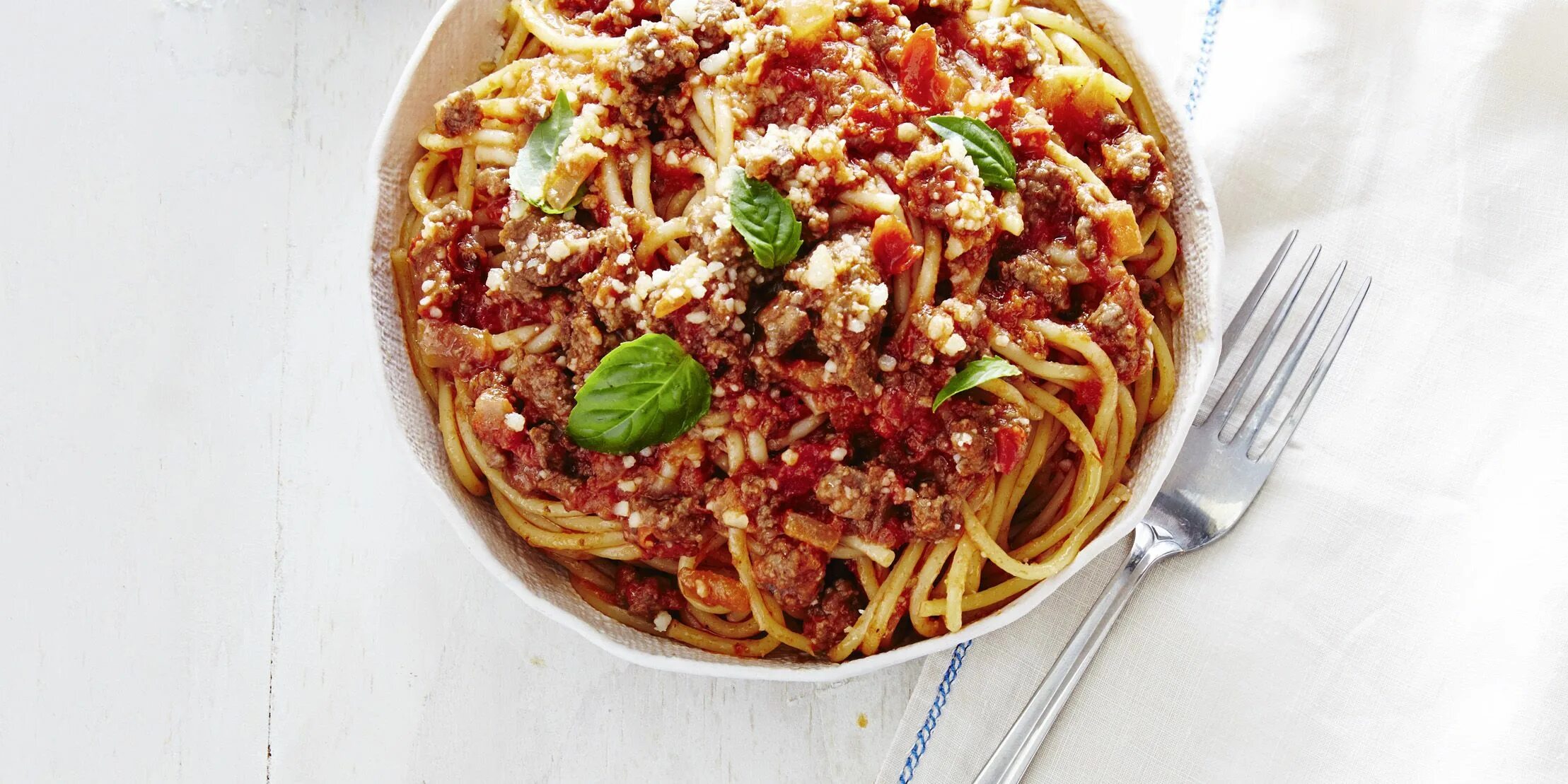 Спагетти с пастой болоньезе с фаршем рецепт. Итальянская паста. Болоньезе. Болоньезе с фаршем. Паста болоньезе.