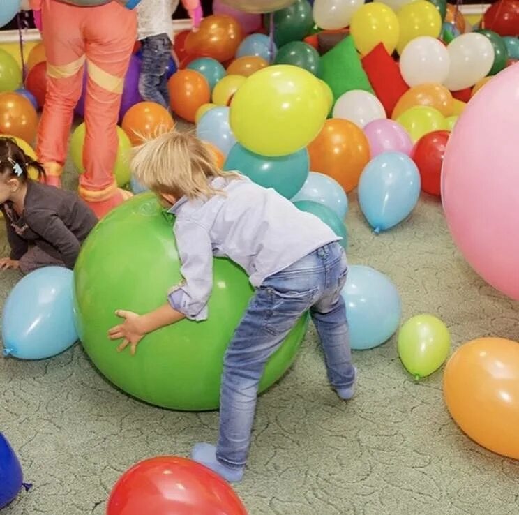 На шаре владивосток. Шоу шаров. Шоу с воздушными шарами для детей. Шар шоу для детей. Шоу шаров на детский праздник.