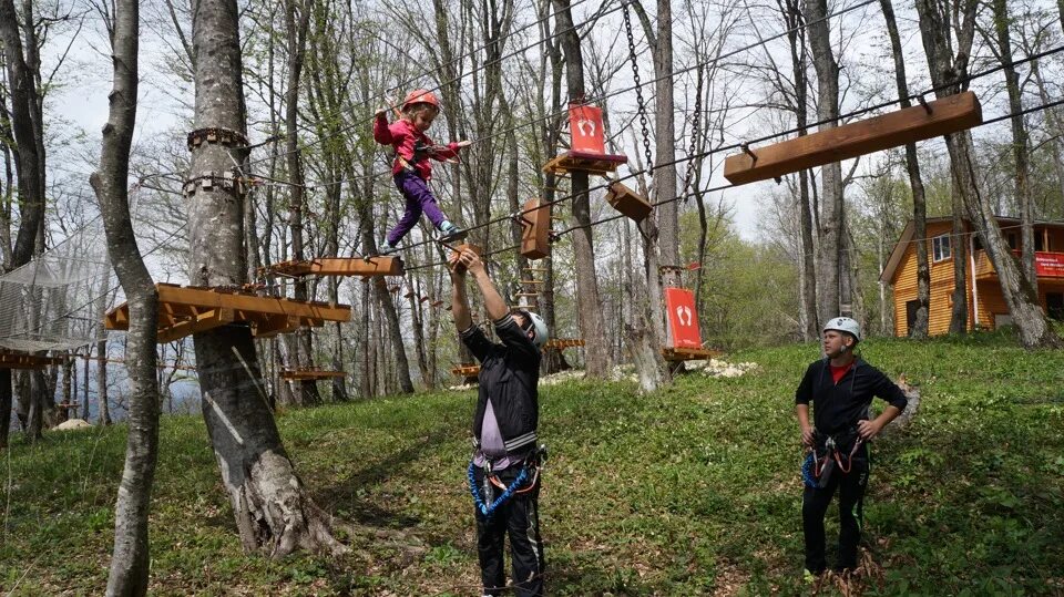 Парк приключений тетис адыгея. Веревочный парк приключений «тетис». Тетис парк адыгея. Тетис парк адыгея. Парк приключений тетис адыгея.