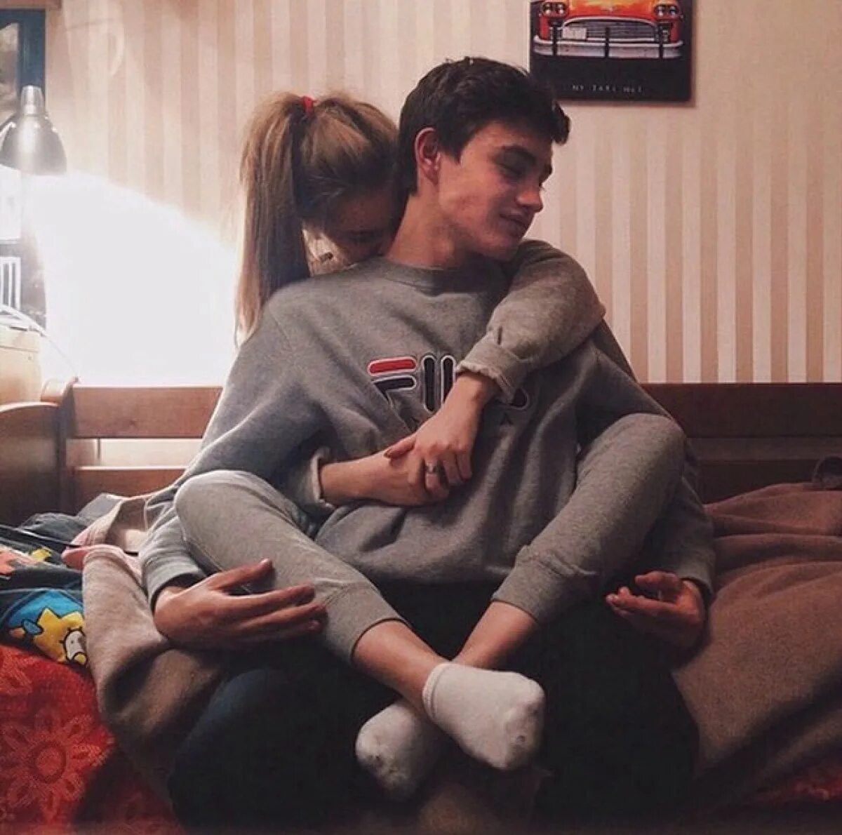 Девушка и сестра парня