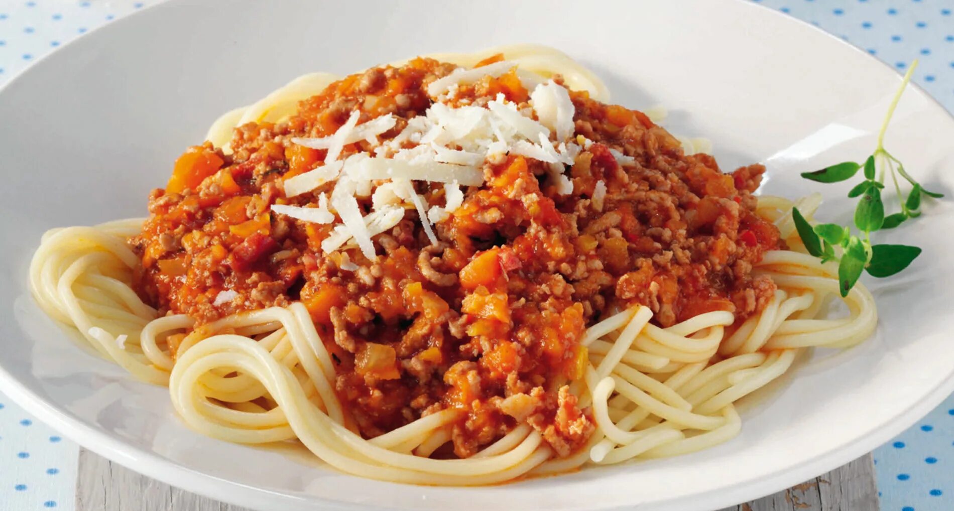 Болоньезе что входит. Spaghetti bolognese. соус &quot;болоньезе&quot;. соус болоньезе ингредиенты. паста болоньезе ингредиенты.