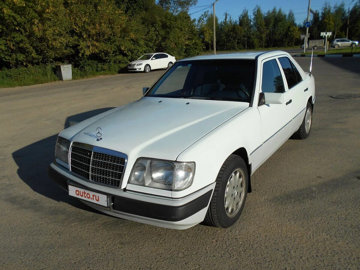 Купить мерседес с пробегом в белоруссии. Mercedes-Benz w124 белый. Мерседес 124 белый. Мерседес w124 белый. Mercedes-Benz w124 1990.