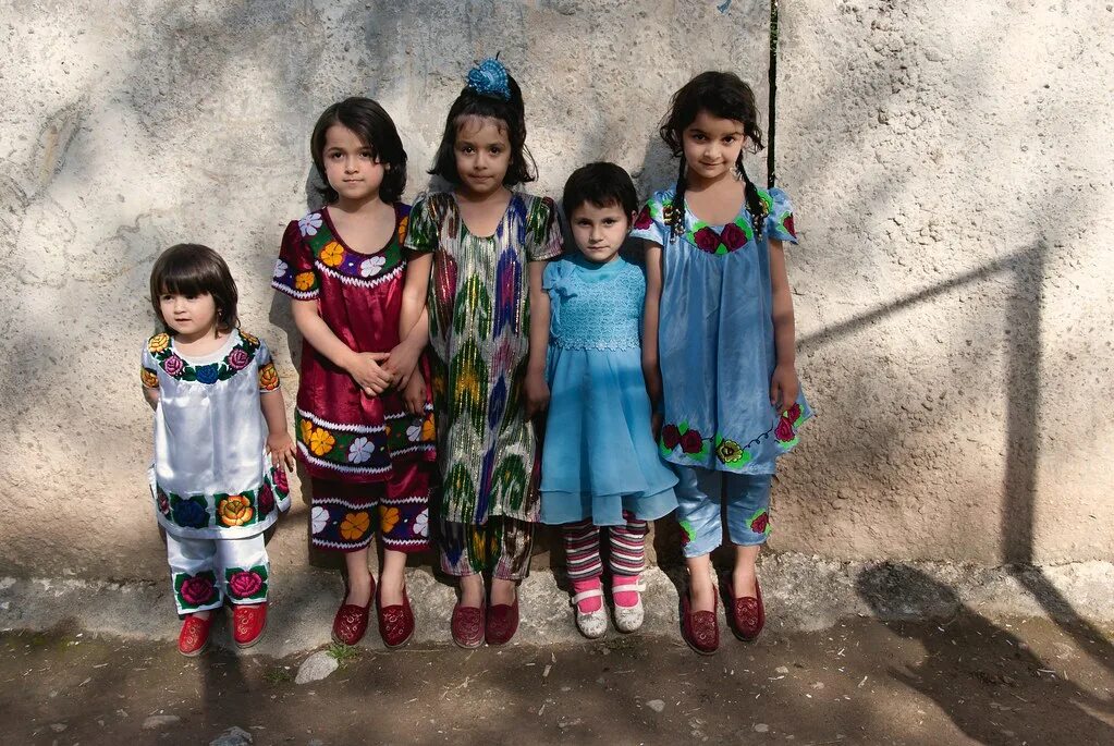 Таджикские детские. Таджикские дети. Красивые таджикские дети. Маленькие таджикские дети. Таджикские платья для девочек.