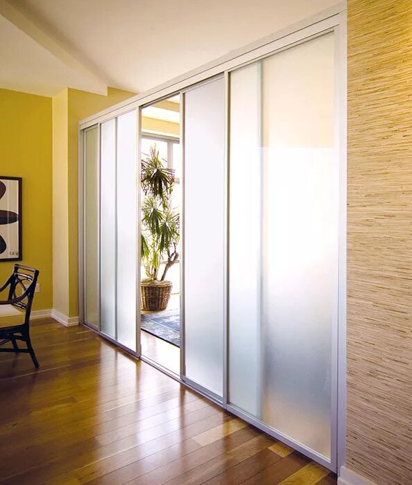 Алюминиевые перегородки профиль дорс. Раздвижные перегородки мистраль. Дверь перегородка. Раздвижные перегородки эстет. Раздвижные перегородки фолдин.