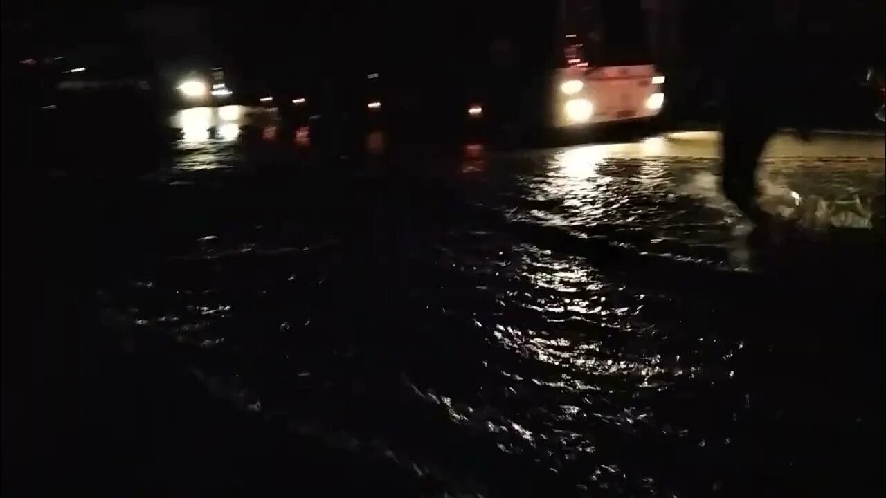 Ливень в сочи видео. Потоп в лазаревском 2025. сочи потоп 2025. наводнение в сочи 2025. сочи затопило 23.07 2025г.