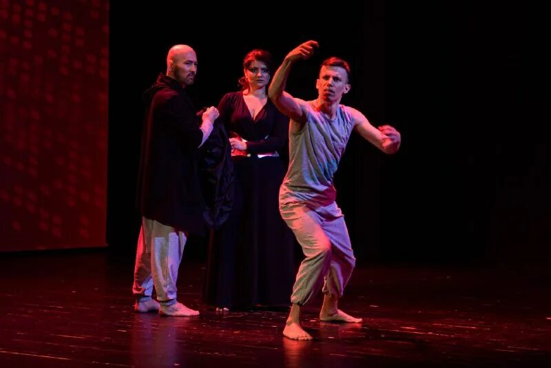 Театр недослов москва. Новый театр москва. Недослов театр неслышащих актеров. Музыкальный спектакль театра «недослов» «о тебе». Театр кот.