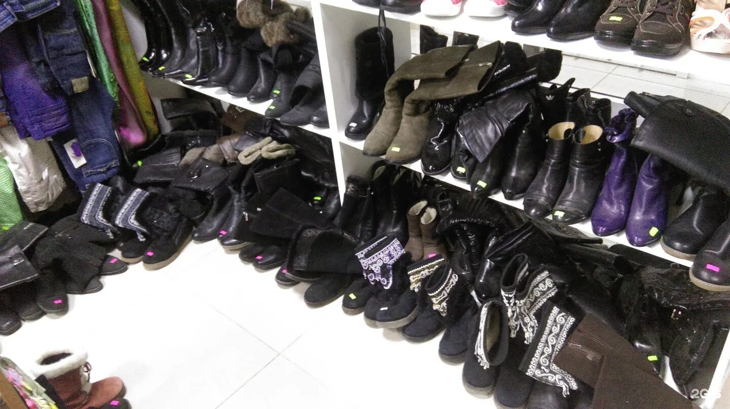 Комиссионный севастополь. Обувной комиссионный магазин. Обувной комиссионный магазин в Москве. Одежда и обувь комиссионка. Комиссионный магазин Севастополь одежда и обувь.