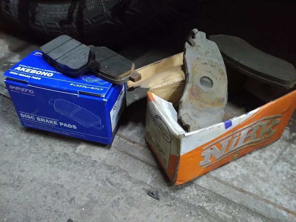 Колодки задние mitsubishi outlander. Митсубиси аутлендер 2012 год передние колодки. Тормозные колодки митсубиси аутлендер 3. Колодки передние outlander 2021. Колодки тормозные на аутлендер 3кут2020года.