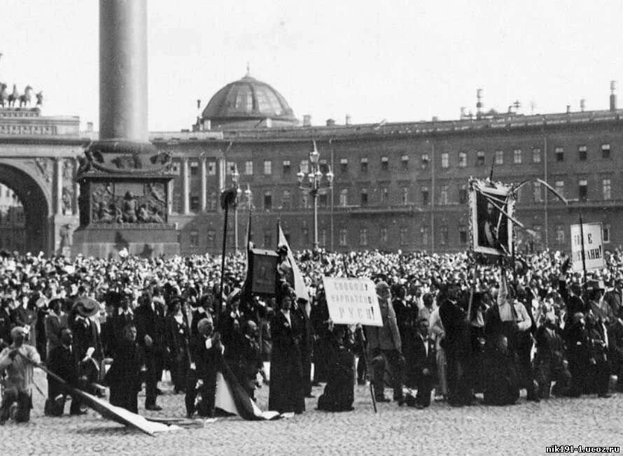 Манифестация на Дворцовой площади 1914. Всеобщая мобилизация в России 1914 года. Патриотическая манифестация в Москве 1914 г. Всеобщая мобилизация в россии в марте