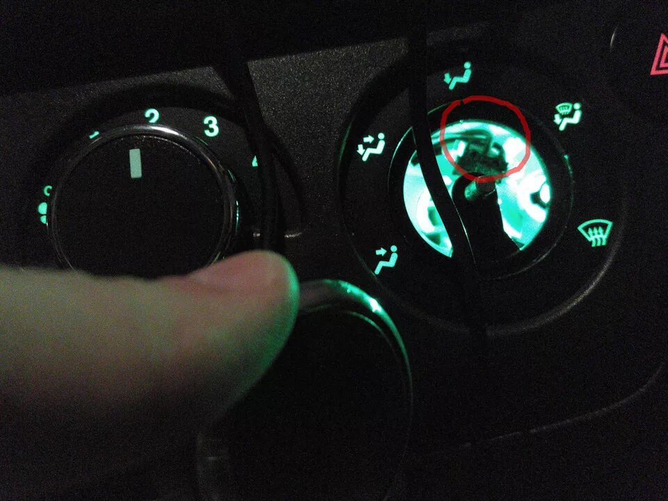 Как включить обдув стекла. Направляющая обдува стекла авео т250. шевроле авео т300 режимы потока воздуха. обдув лобового стекла шевроле авео. отключение кондиционера при обдуве лобового стекла эванда.