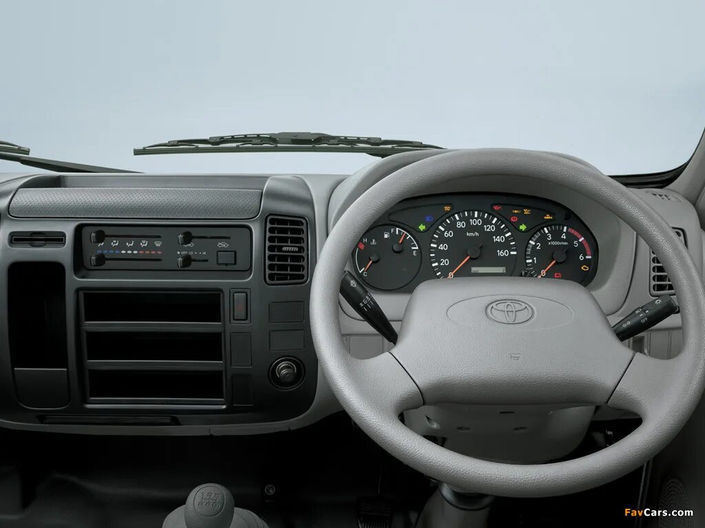 Тойота дюна салон. Toyota toyoace 4wd кабина. Панель приборов на тойота дюна 1991 года. Тойота дюна панель. Тойота дюна 1991 салон.
