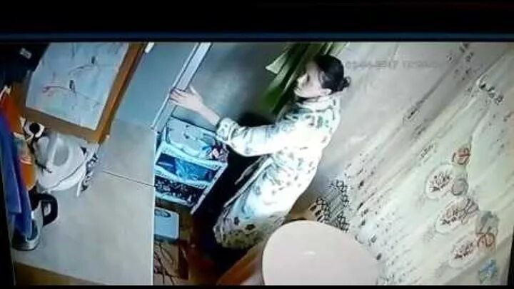 Спалили девочек. Девушки чуть не спалились. Школьники спалились. Пялится на девушку на пляже. Фокус с исчезновением женской киски.