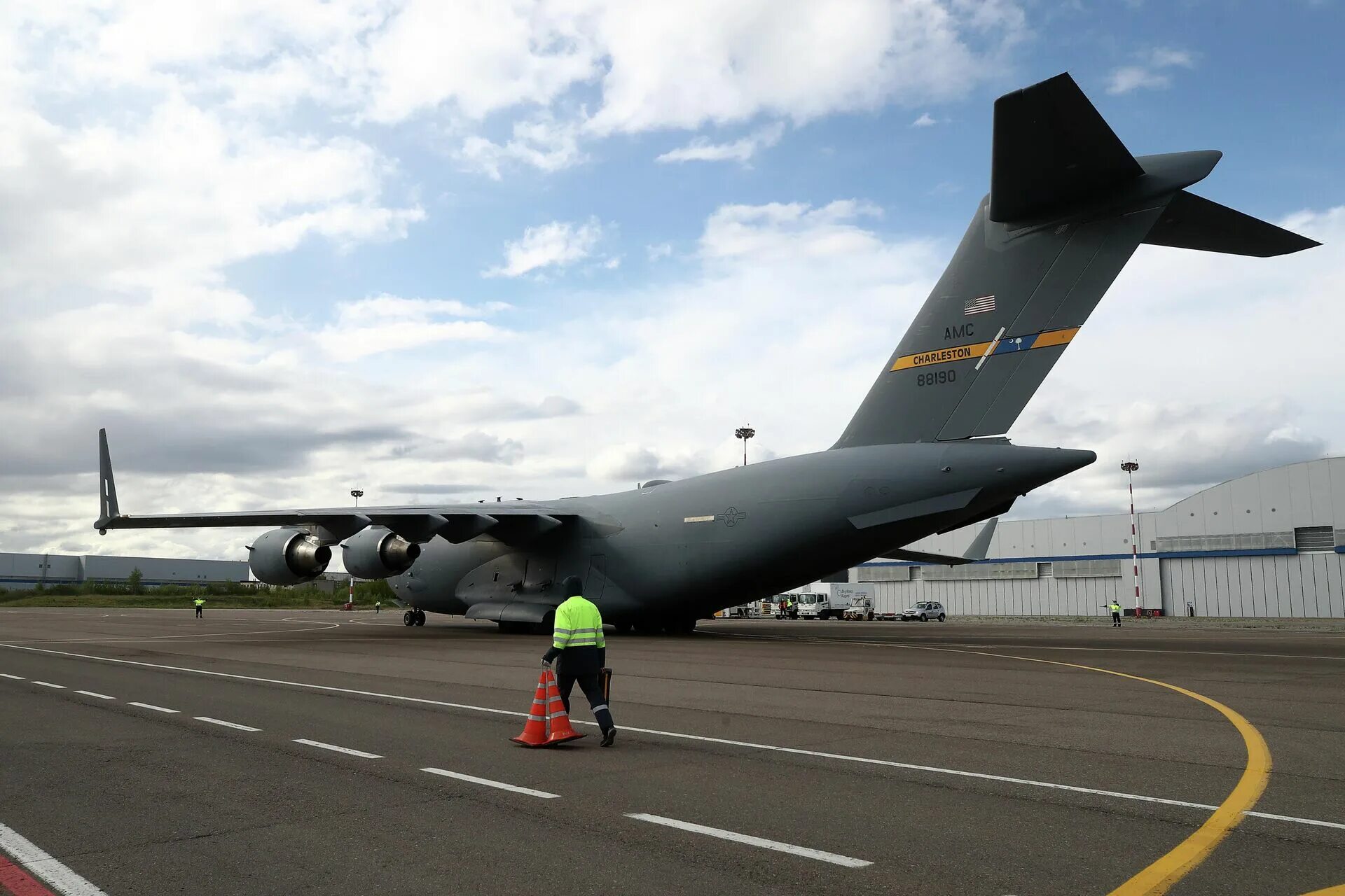 Самолеты риа. Боинг с 17 Глоубмастер 3. C 17 Globemaster ВВС США. Боинг военный. Внуково военно-транспортный самолет.